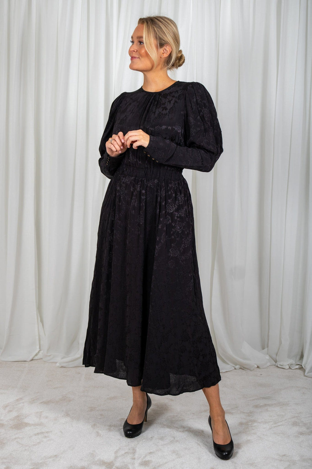 Jacquard Midi Dress Black | Kjoler | Smuk - Dameklær på nett