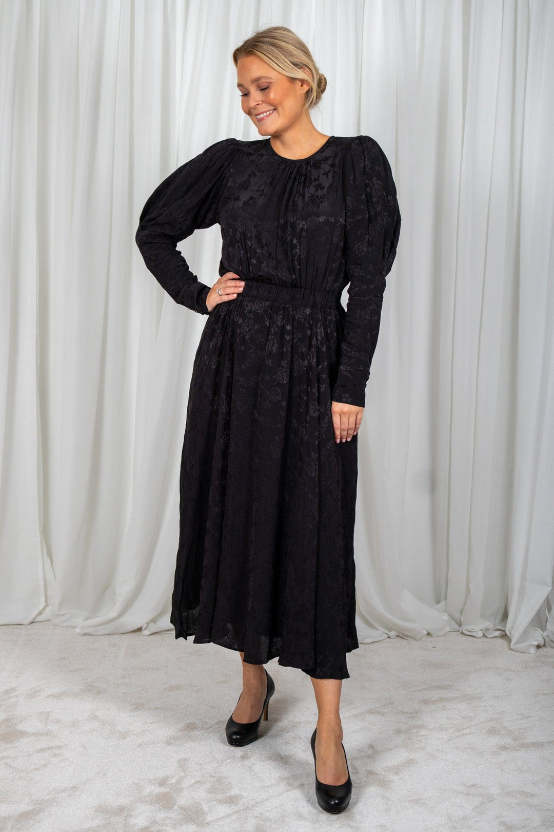 Jacquard Midi Dress Black | Kjoler | Smuk - Dameklær på nett