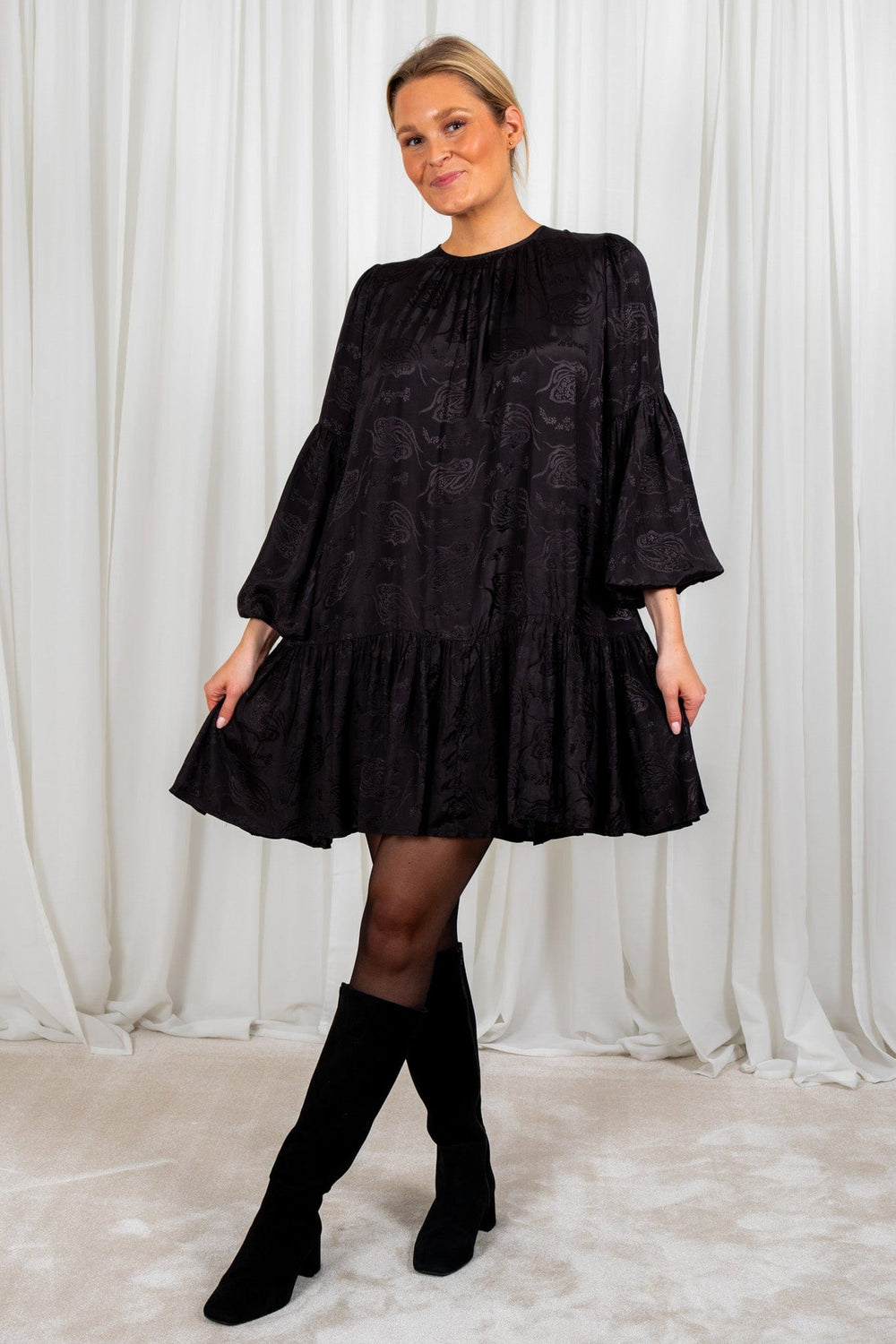 Jacquard Mini Dress Black | Kjoler | Smuk - Dameklær på nett