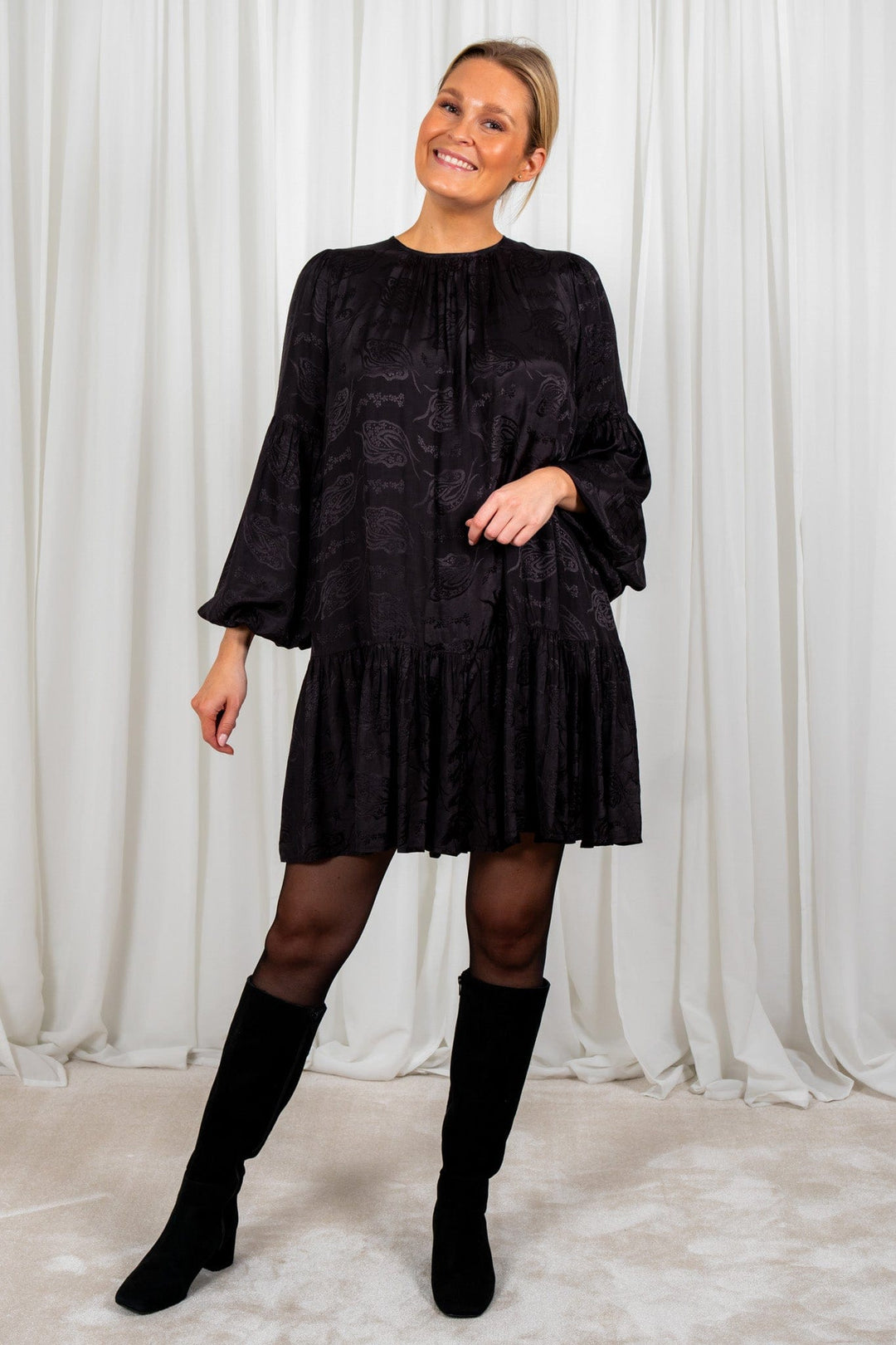 Jacquard Mini Dress Black | Kjoler | Smuk - Dameklær på nett