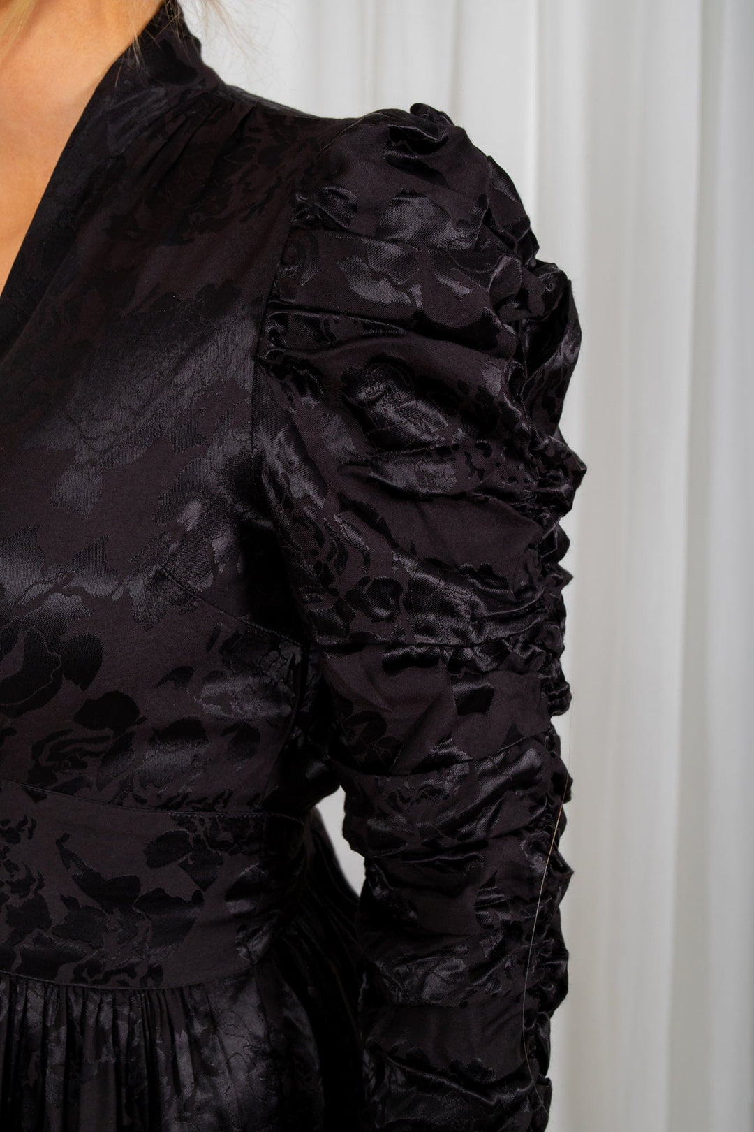 Jacquard Tieband Dress Black | Kjoler | Smuk - Dameklær på nett