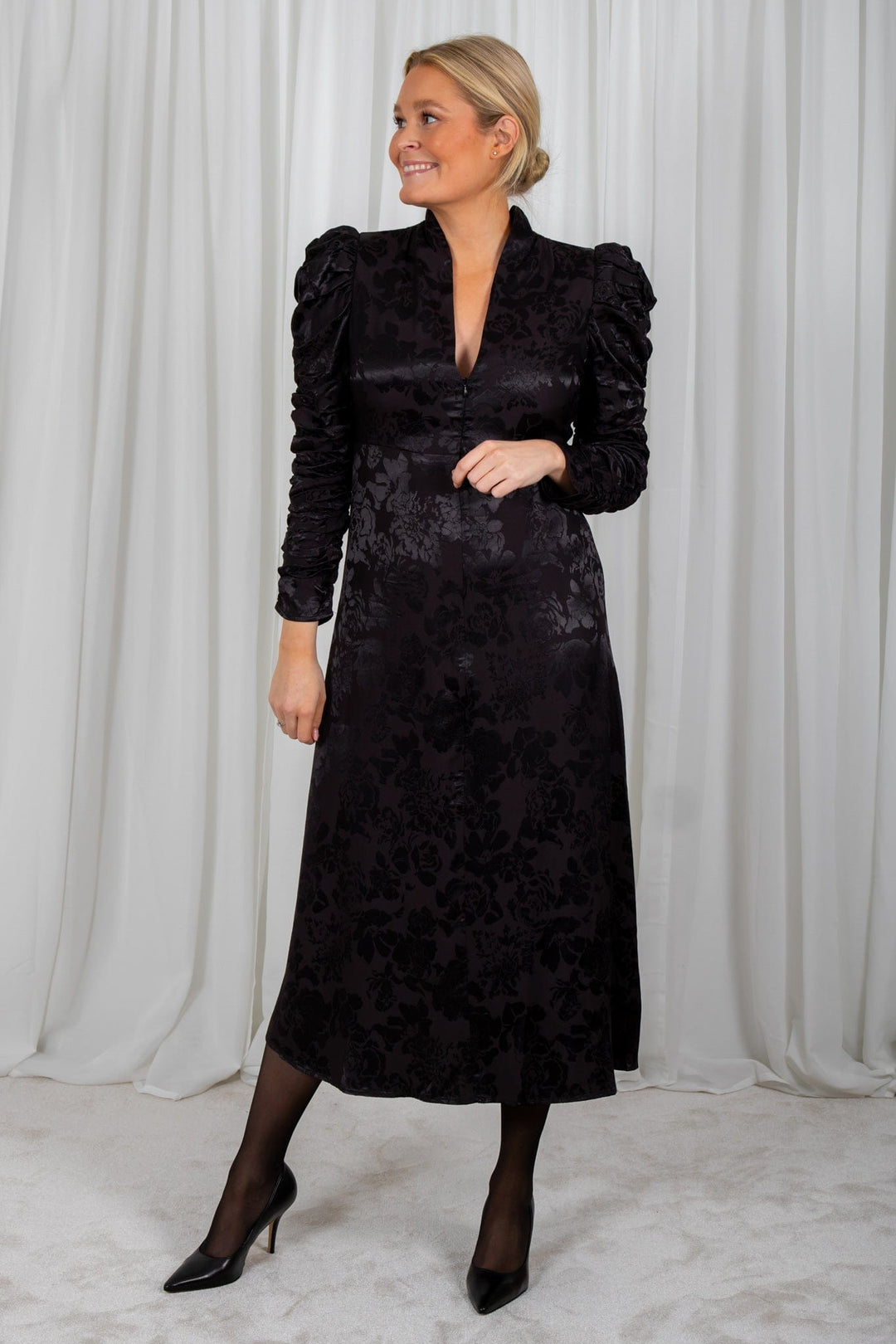 Jacquard V-Neck Dress Black | Kjoler | Smuk - Dameklær på nett