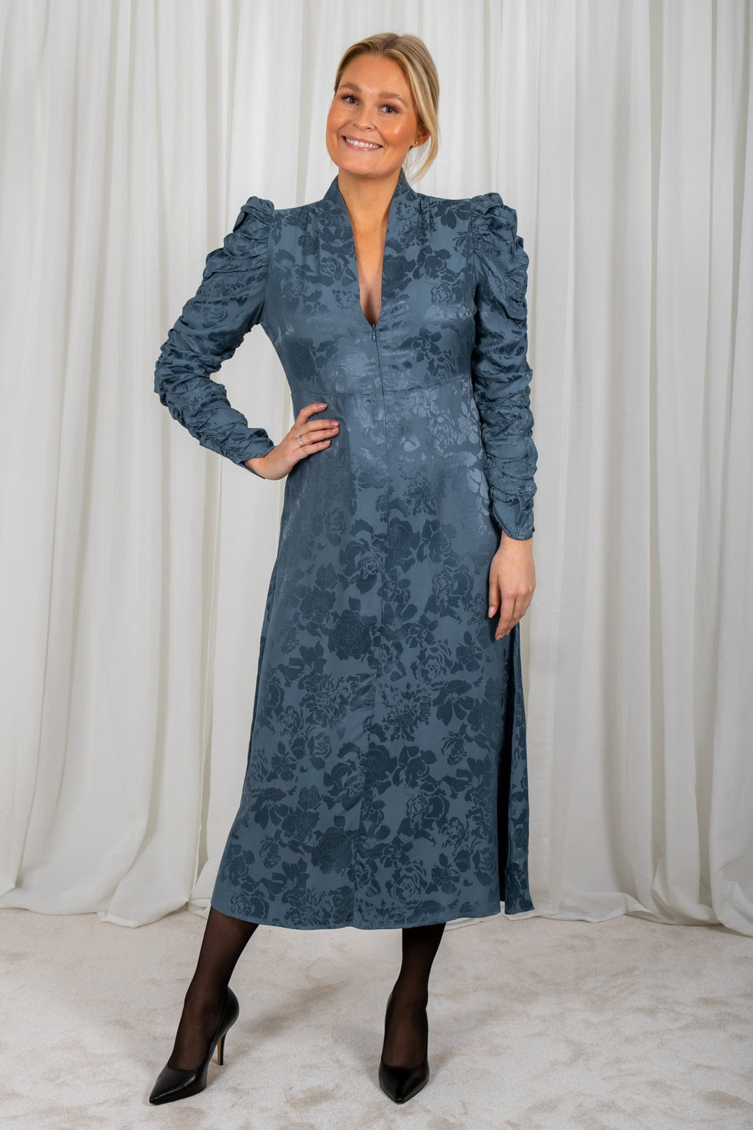 Jacquard V-Neck Dress French Blue | Kjoler | Smuk - Dameklær på nett