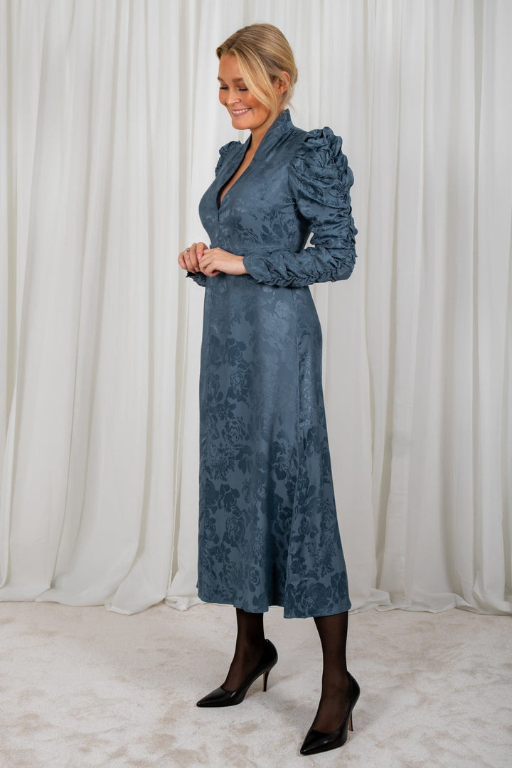 Jacquard V-Neck Dress French Blue | Kjoler | Smuk - Dameklær på nett