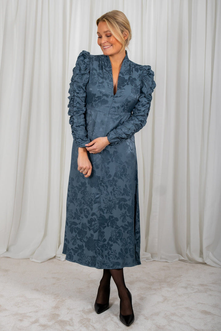 Jacquard V-Neck Dress French Blue | Kjoler | Smuk - Dameklær på nett