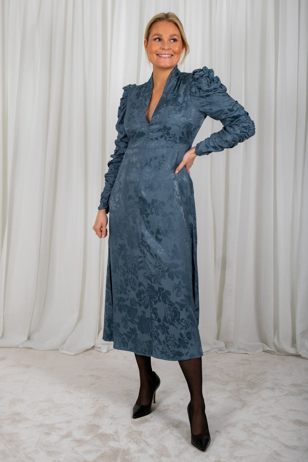 Jacquard V-Neck Dress French Blue | Kjoler | Smuk - Dameklær på nett