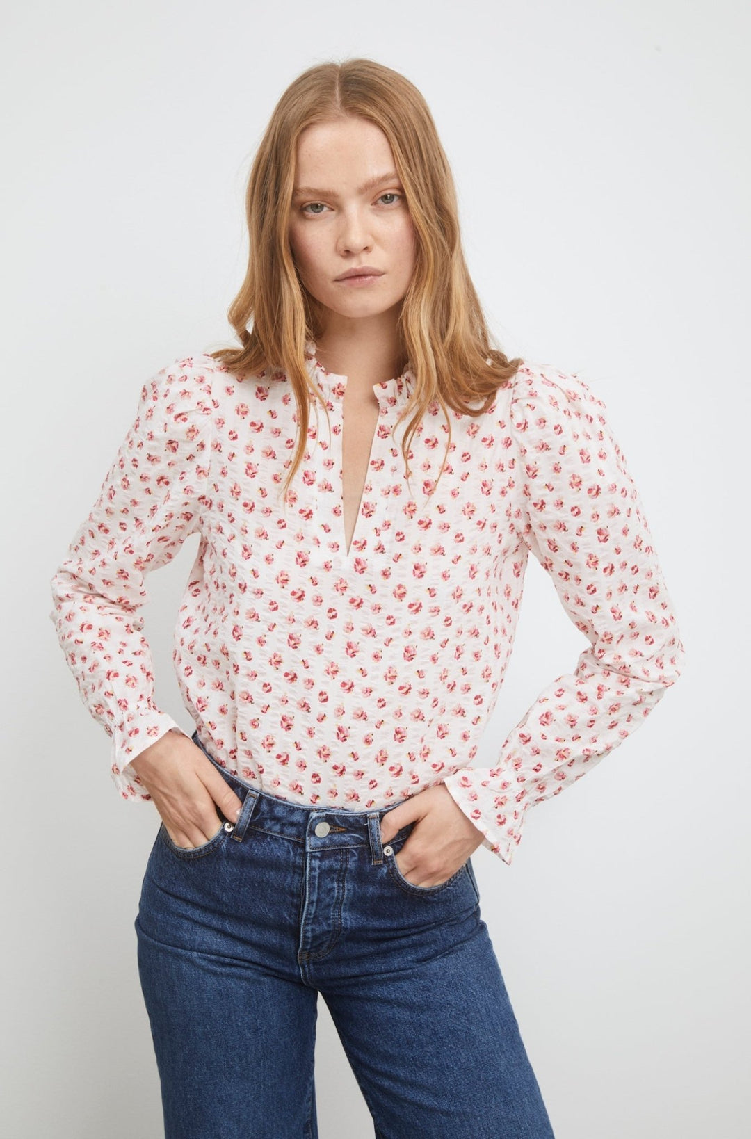 Jenny Crepe Blouse White Berry Print | Skjorter og bluser | Smuk - Dameklær på nett