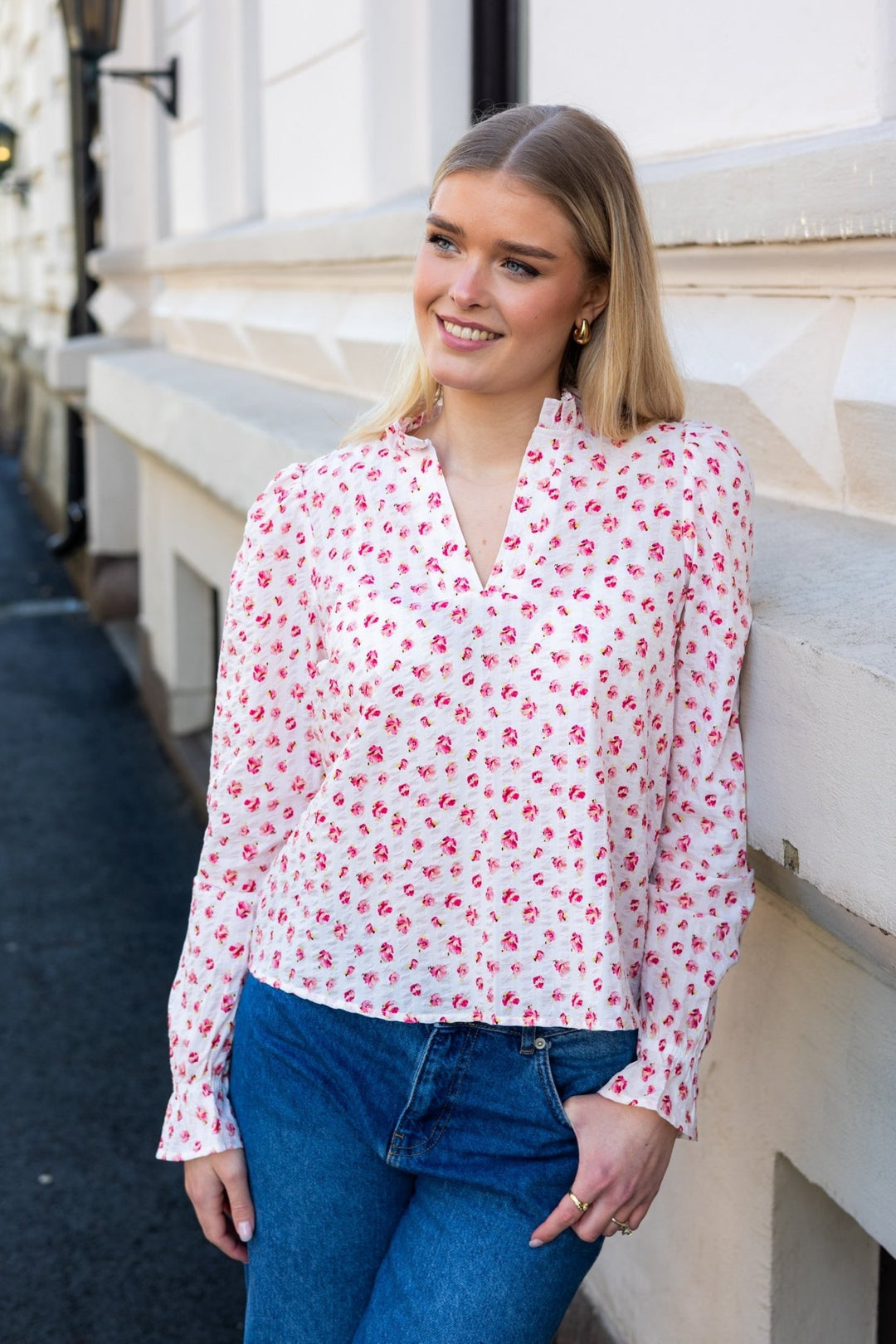 Jenny Crepe Blouse White Berry Print | Skjorter og bluser | Smuk - Dameklær på nett