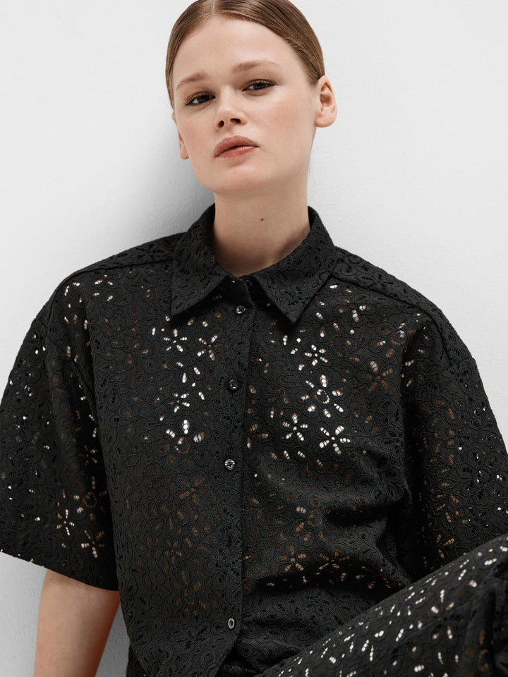 Karola 2/4 Oversize Lace Shirt B Black | Skjorter og bluser | Smuk - Dameklær på nett