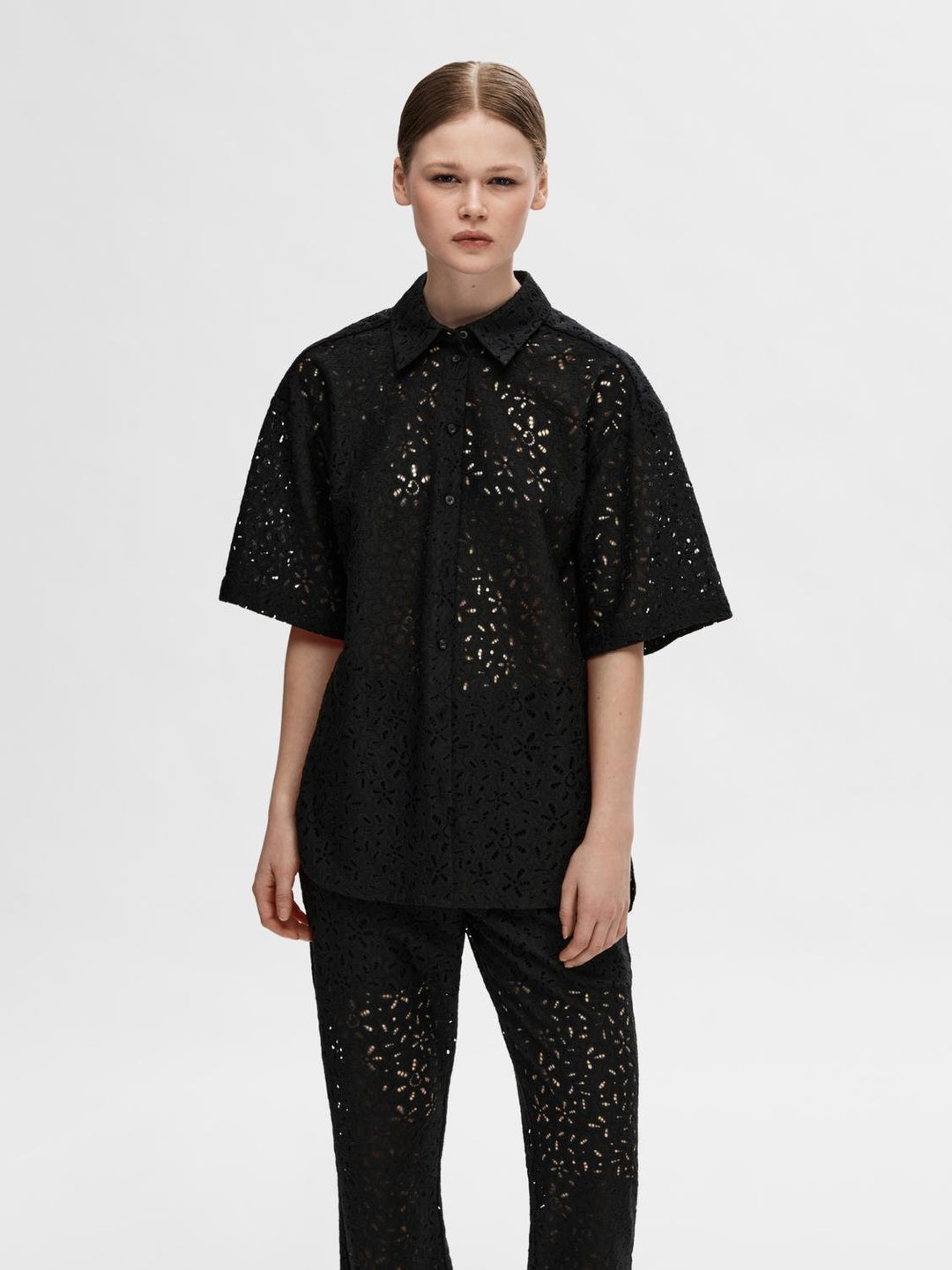 Karola 2/4 Oversize Lace Shirt B Black | Skjorter og bluser | Smuk - Dameklær på nett