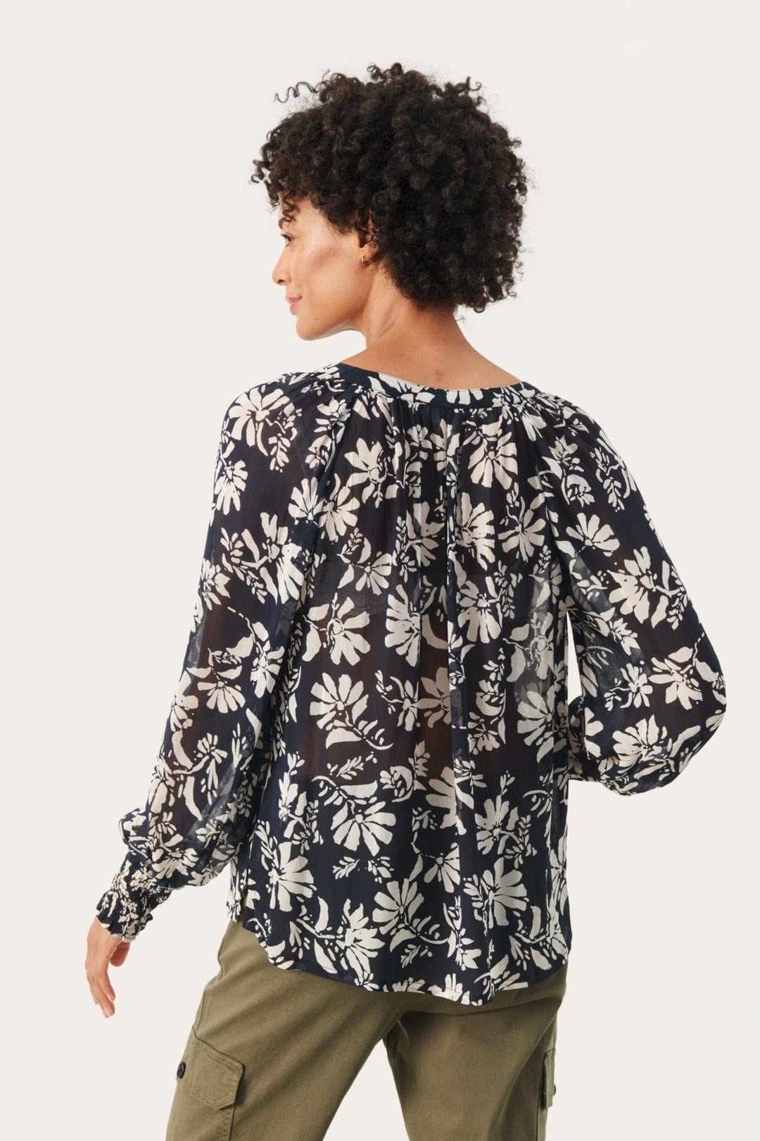 Kettapw Blouse Dark Navy Stencil Flower | Skjorter og bluser | Smuk - Dameklær på nett