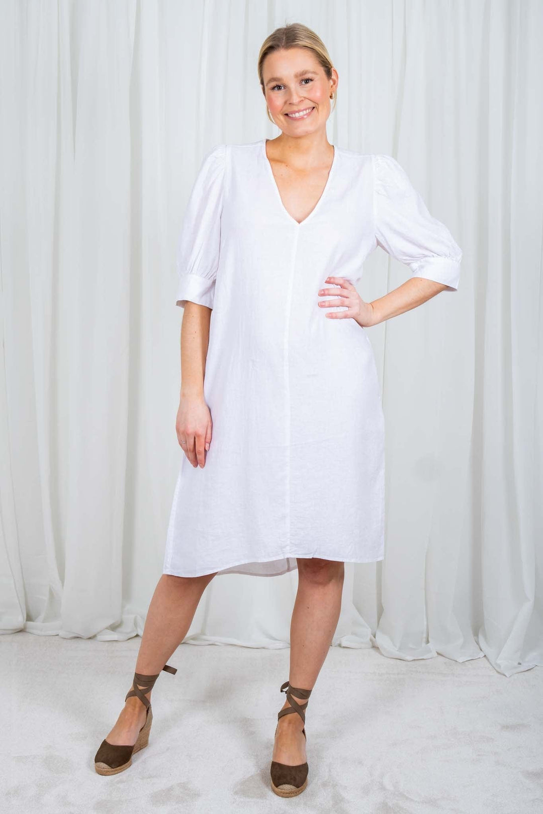 Kikoiw Yanca Dress White | Kjoler | Smuk - Dameklær på nett