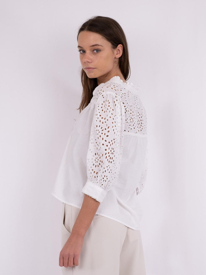 Kita Embroidery Blouse White | Skjorter og bluser | Smuk - Dameklær på nett