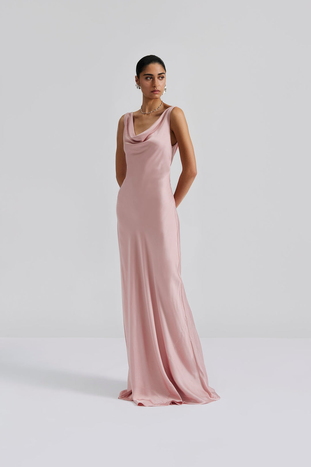 Leah Cowl Satin Maxi Dress Blush | Kjoler | Smuk - Dameklær på nett