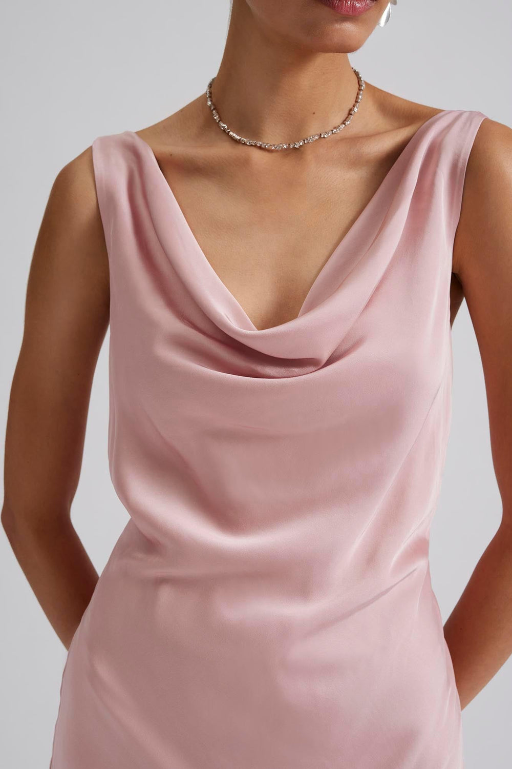 Leah Cowl Satin Maxi Dress Blush | Kjoler | Smuk - Dameklær på nett