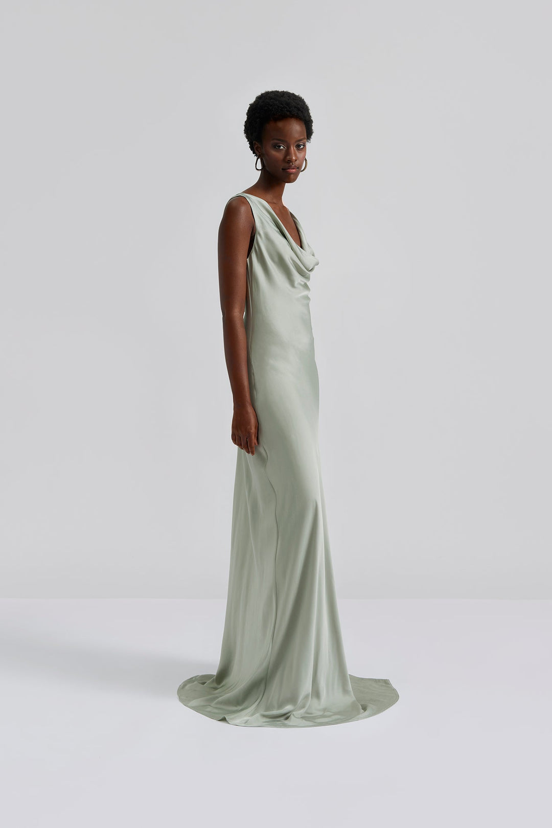 Leah Cowl Satin Maxi Dress Sage | Kjoler | Smuk - Dameklær på nett