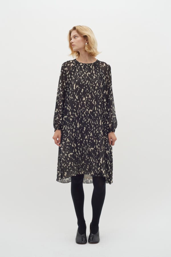 Lendraiw Short Dress Graphic Plisse Strokes | Kjoler | Smuk - Dameklær på nett