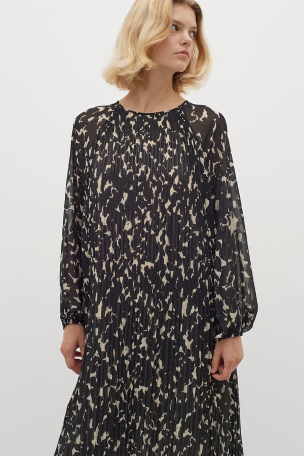 Lendraiw Short Dress Graphic Plisse Strokes | Kjoler | Smuk - Dameklær på nett