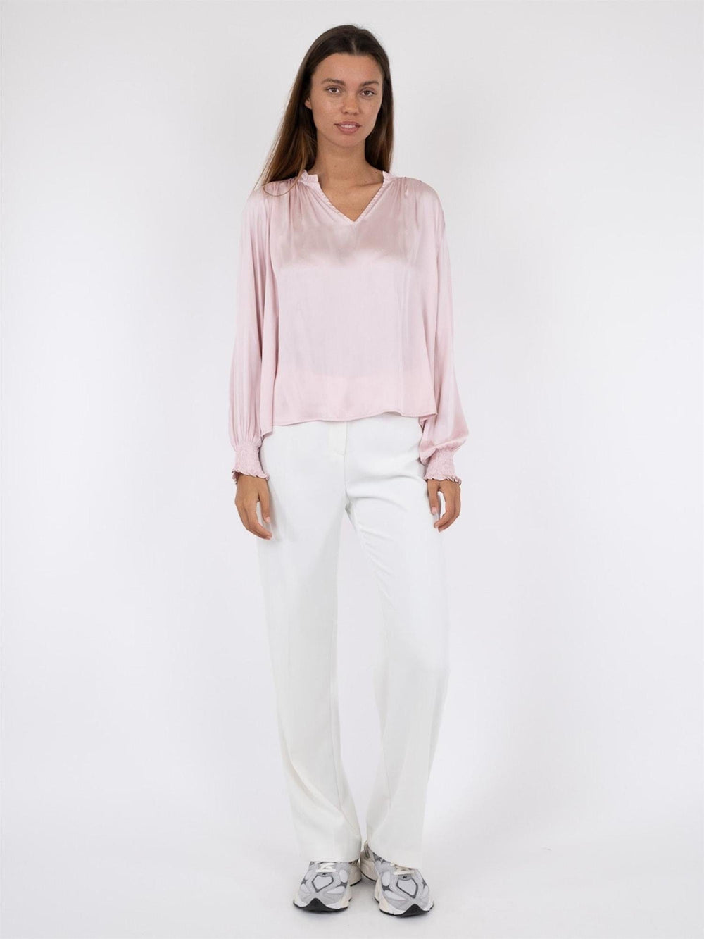 Lucie Satin Blouse Powder | Skjorter og bluser | Smuk - Dameklær på nett