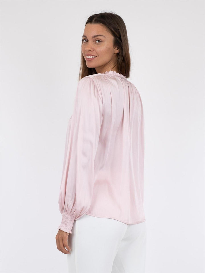 Lucie Satin Blouse Powder | Skjorter og bluser | Smuk - Dameklær på nett