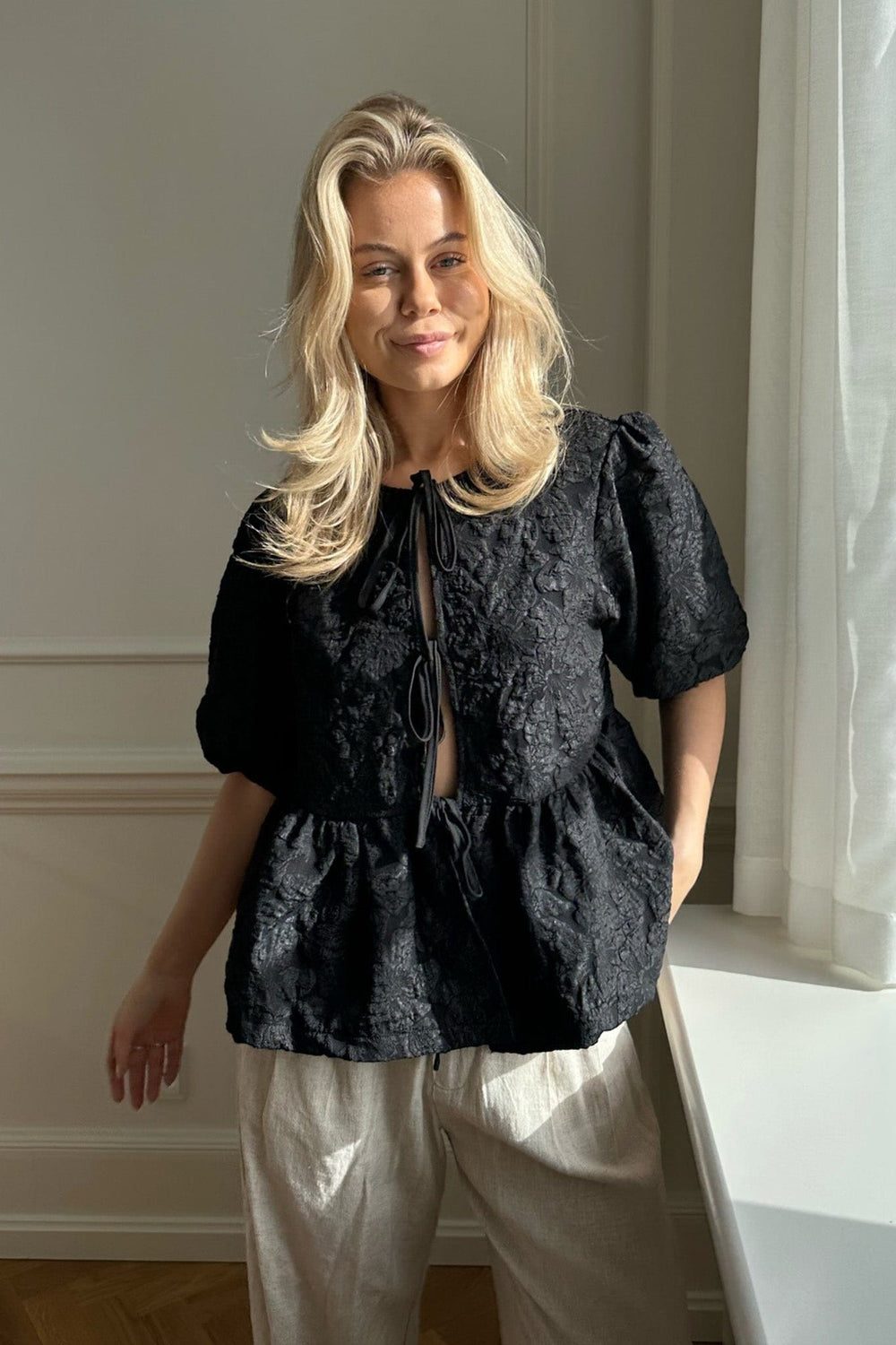 Lula Top Black | Topper | Smuk - Dameklær på nett