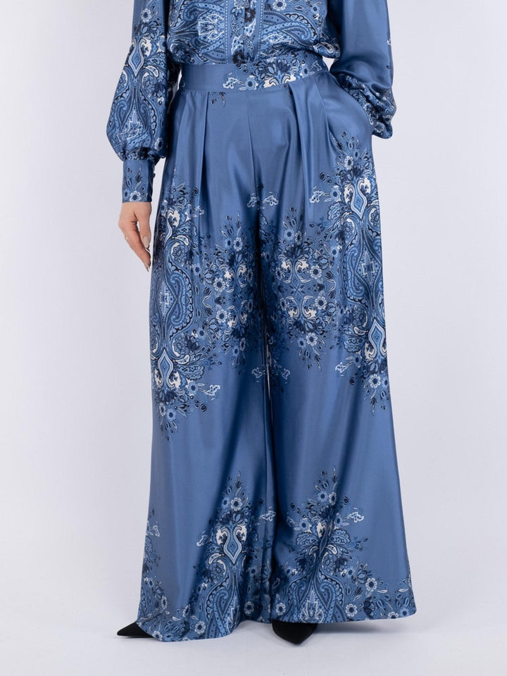 Mana Paisley Border Pants Dusty Blue | Bukser | Smuk - Dameklær på nett