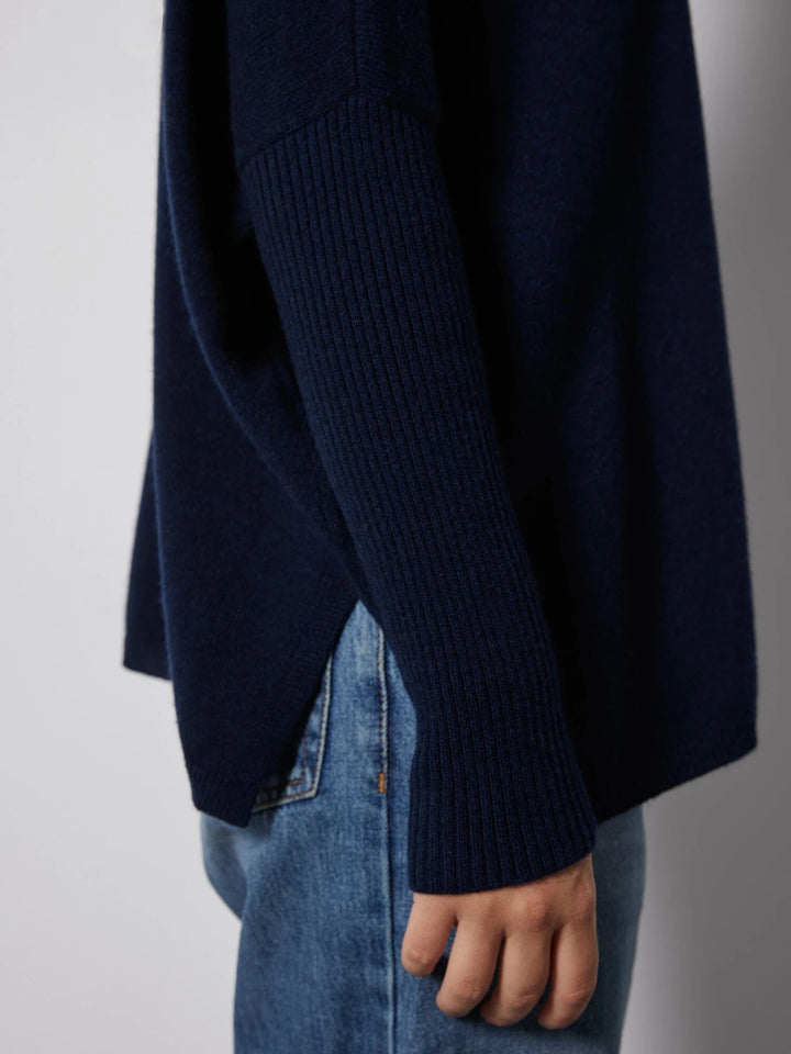 Margareth Poncho Sweater Bleu Nuit | Genser | Smuk - Dameklær på nett
