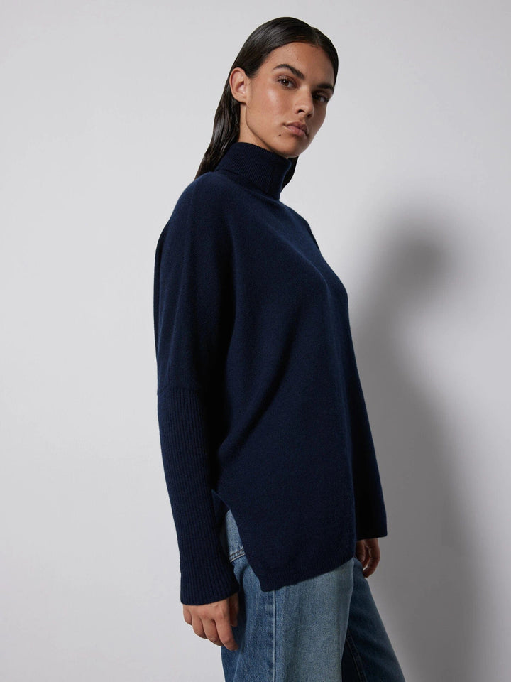 Margareth Poncho Sweater Bleu Nuit | Genser | Smuk - Dameklær på nett