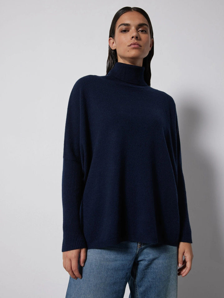 Margareth Poncho Sweater Bleu Nuit | Genser | Smuk - Dameklær på nett
