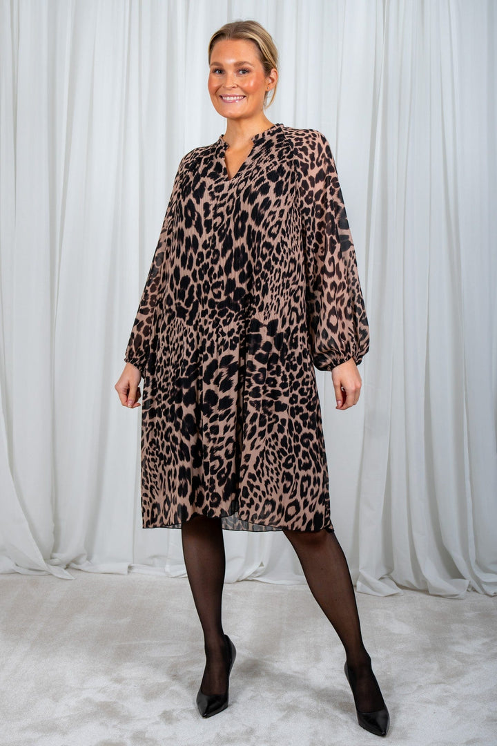 Nesdraiw Short Dress Natural Motion Leo | Kjoler | Smuk - Dameklær på nett