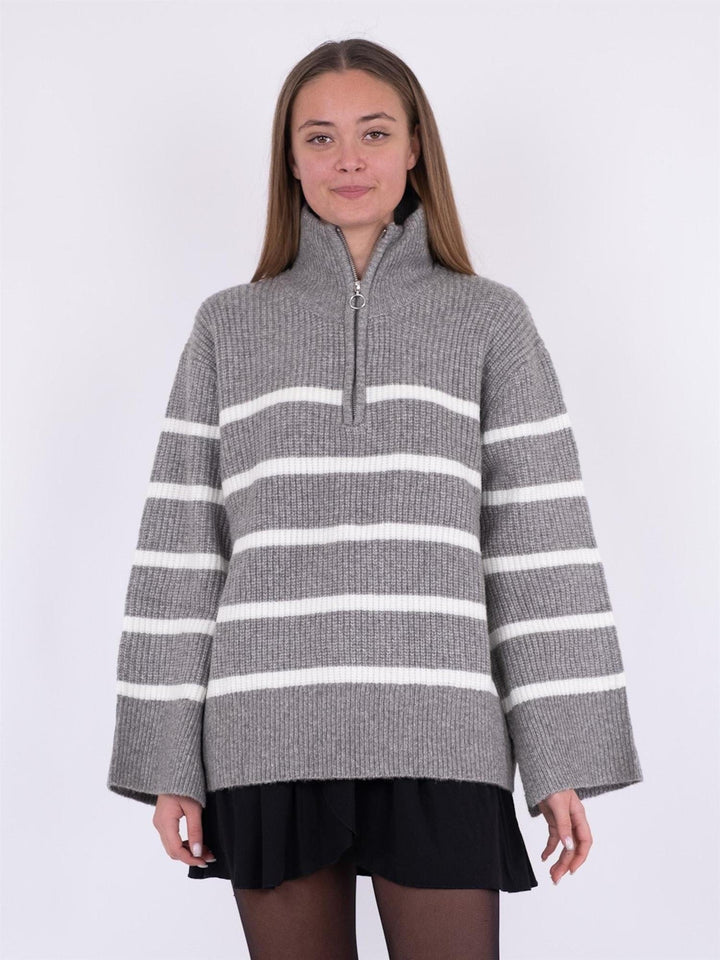 Nevena Stripe Knit Blouse Dark Grey/Off White | Genser | Smuk - Dameklær på nett