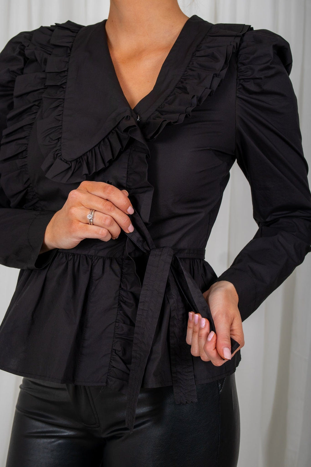 Norma Blouse Black | Skjorter og bluser | Smuk - Dameklær på nett