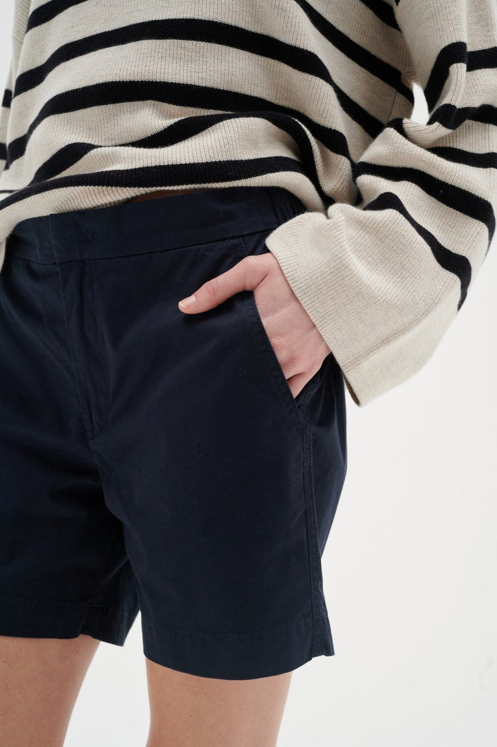 Opeyaiw Shorts Marine Blue | Shorts | Smuk - Dameklær på nett