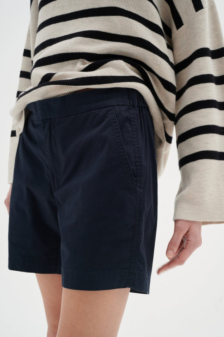 Opeyaiw Shorts Marine Blue | Shorts | Smuk - Dameklær på nett