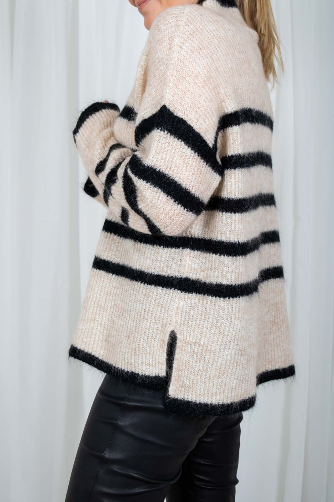 Ovalis Knit T-Neck Brazilian Sand | Genser | Smuk - Dameklær på nett