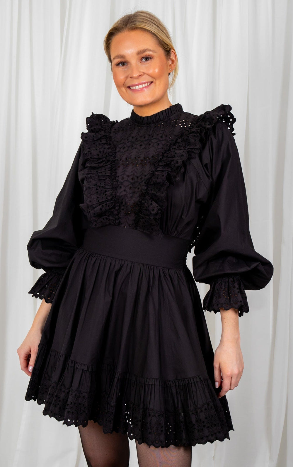 Poplin Frill Dress Black | Kjoler | Smuk - Dameklær på nett
