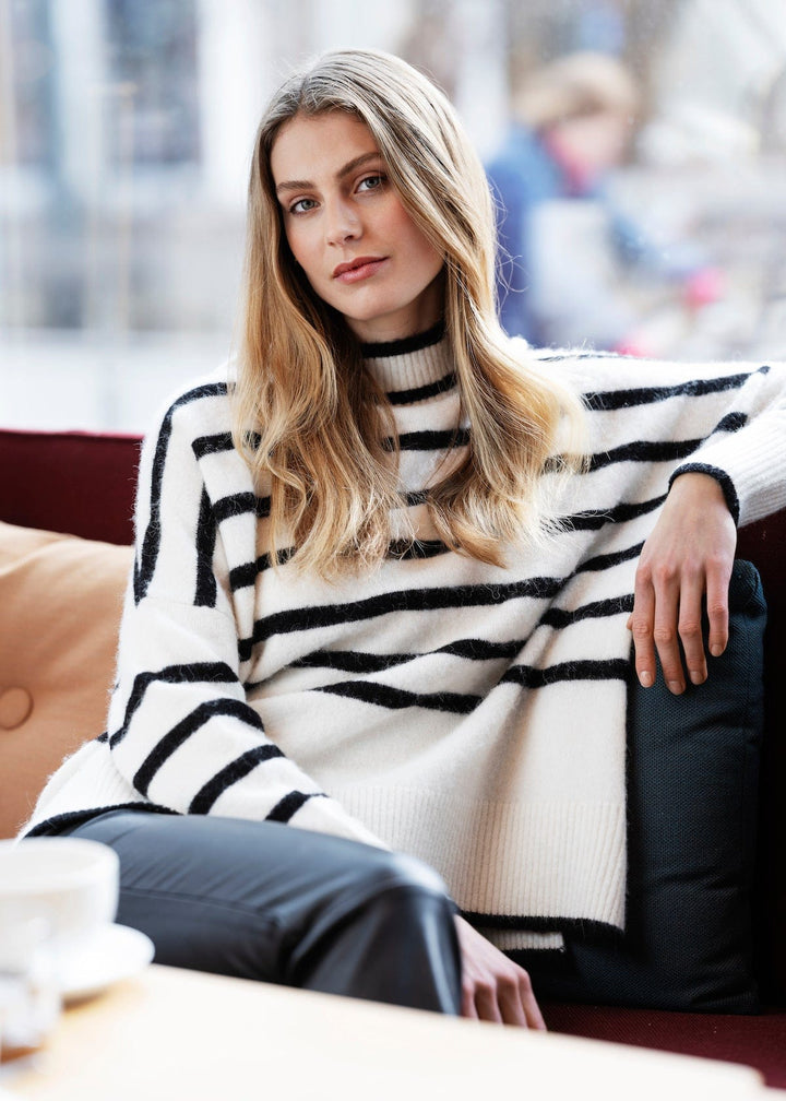 Sara Pullover Black Stripes | Genser | Smuk - Dameklær på nett