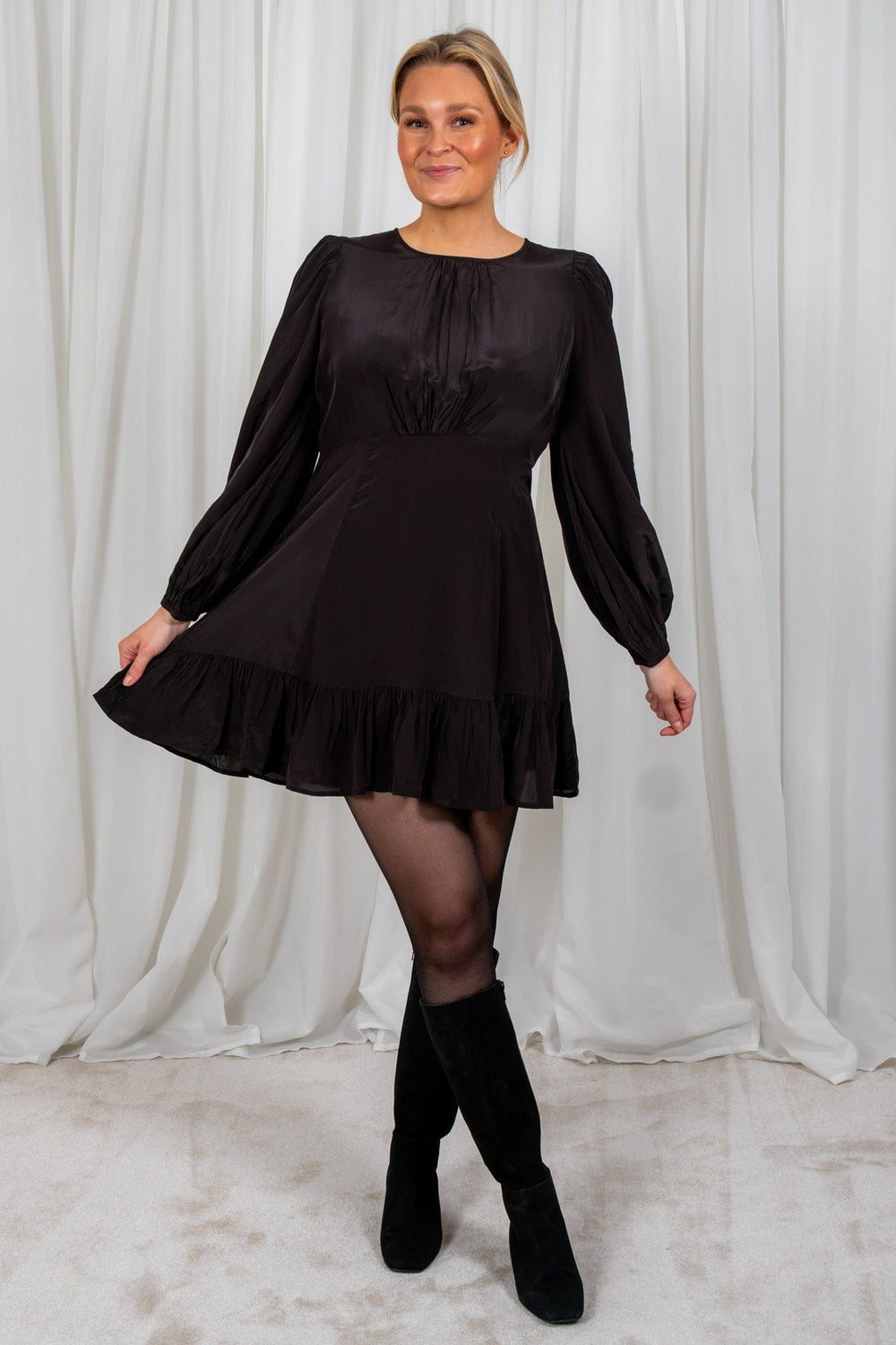 Satin Mini Dress Black | Kjoler | Smuk - Dameklær på nett
