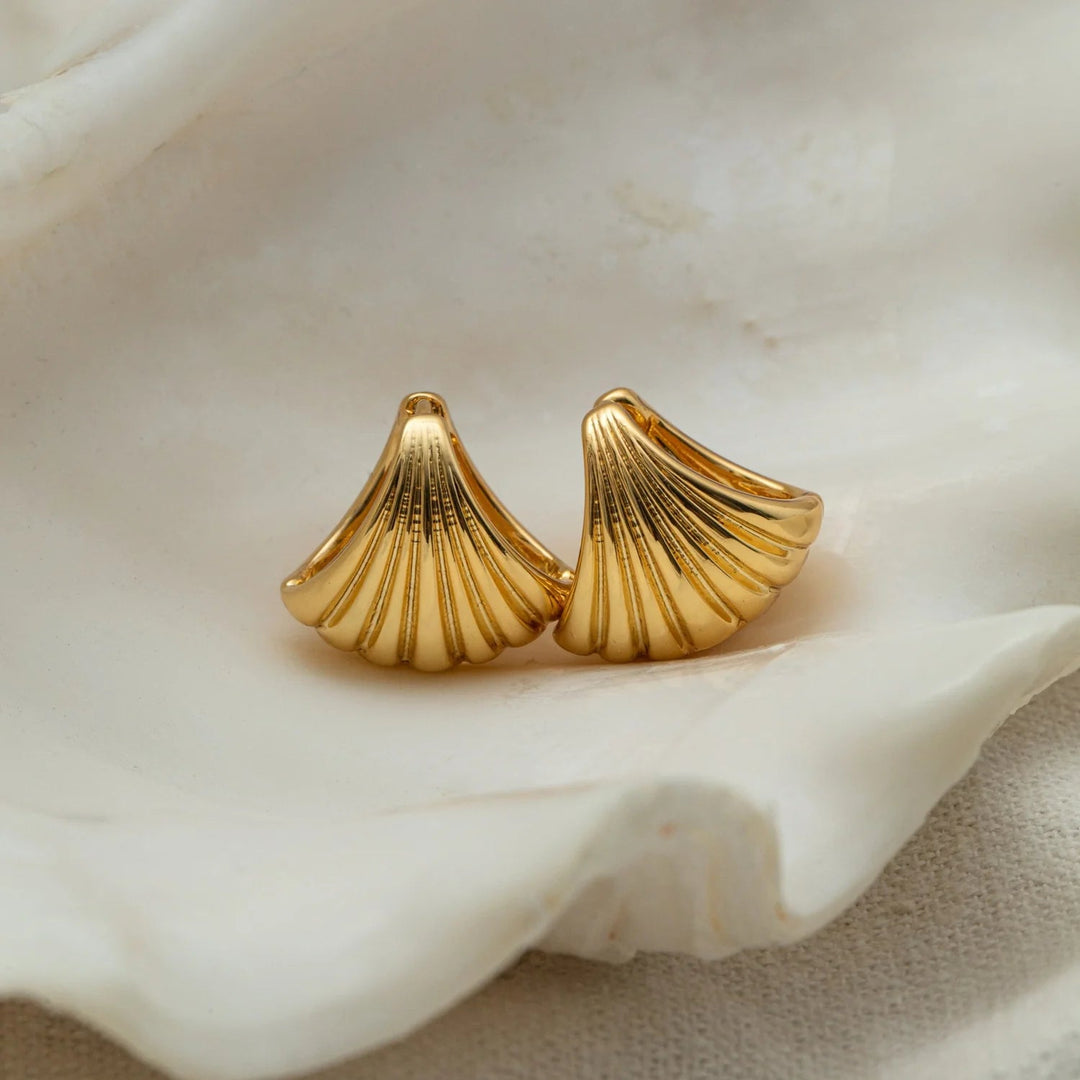 Scallop Fan Earring Pale Gold | Accessories | Smuk - Dameklær på nett
