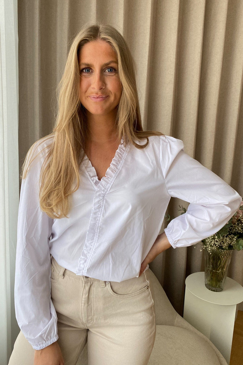 Stine Shirt - White | Skjorter og bluser | Smuk - Dameklær på nett