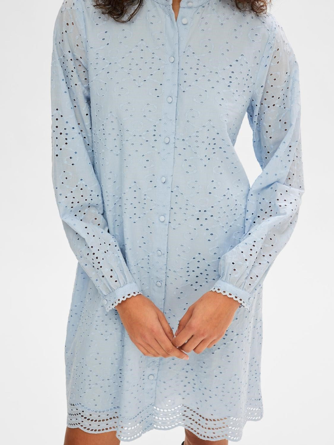 Tatiana Ls Short Embr Dress Cashmere Blue | Kjoler | Smuk - Dameklær på nett