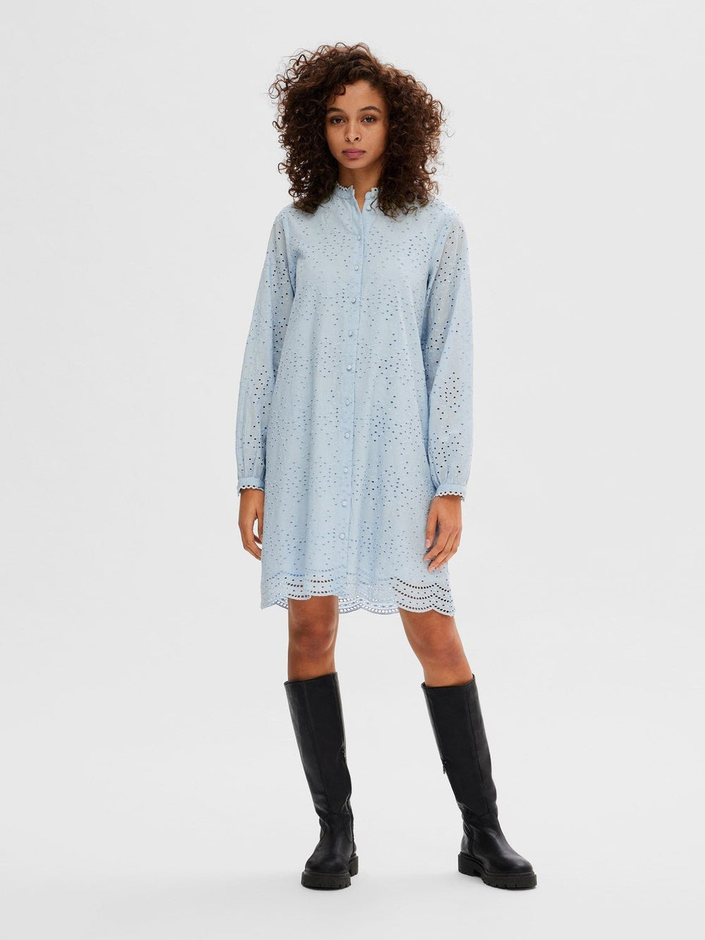 Tatiana Ls Short Embr Dress Cashmere Blue | Kjoler | Smuk - Dameklær på nett