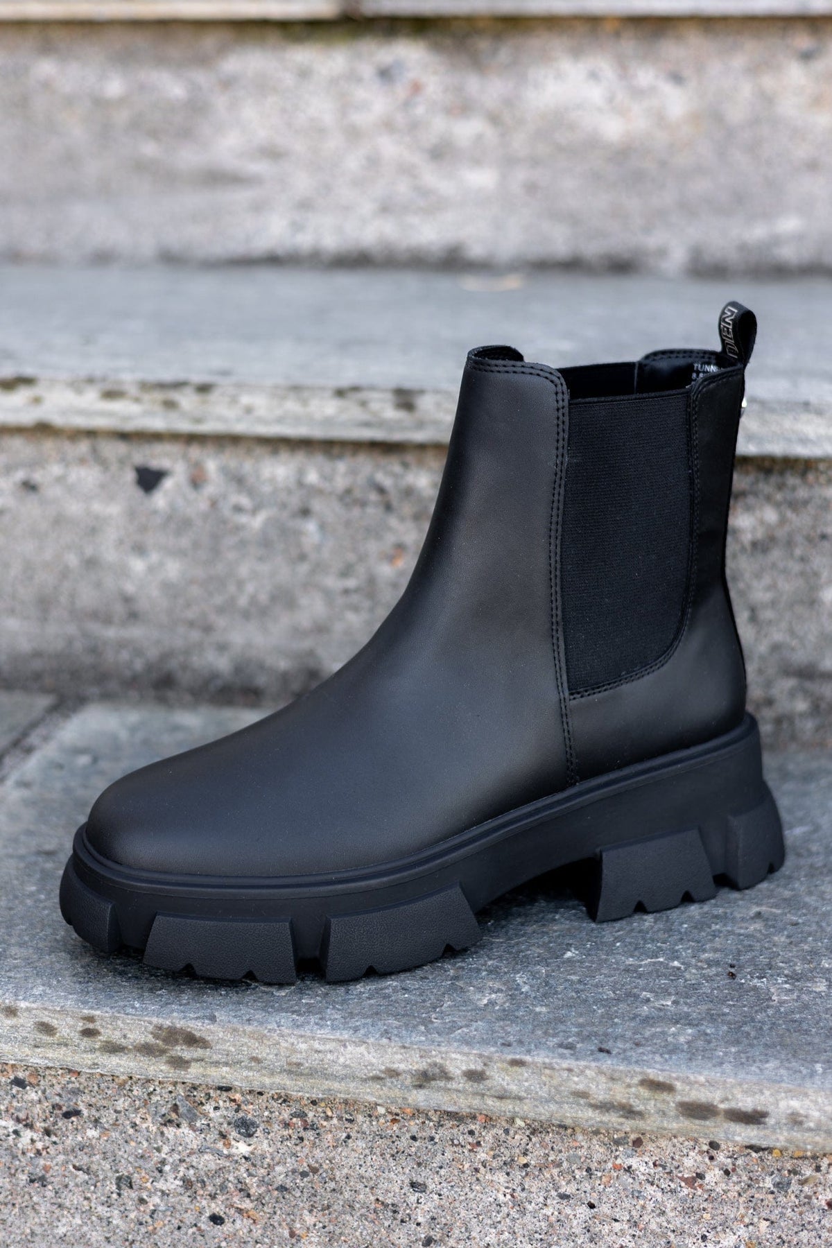 Steve madden hotsell kicking bootie