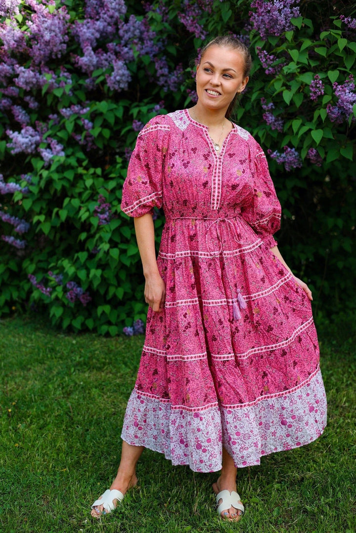 Twisted Midi Dress Pink Flower Combo | Kjoler | Smuk - Dameklær på nett