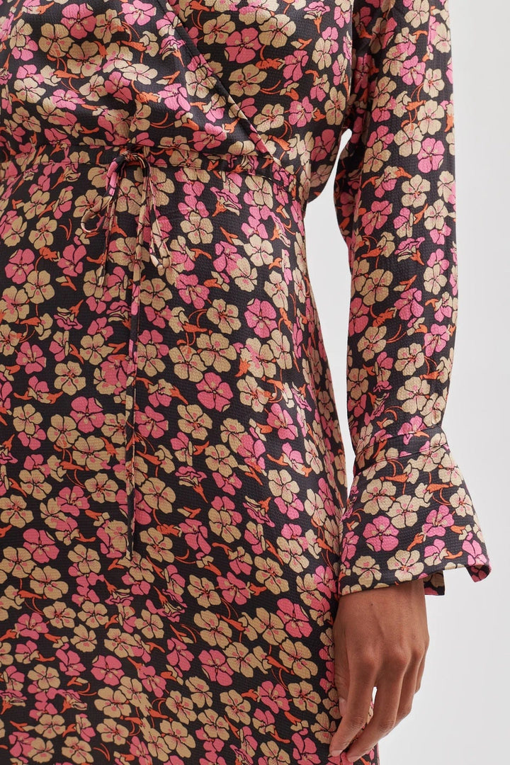Victory V-Neck Dress - Camellia Rose | Kjoler | Smuk - Dameklær på nett