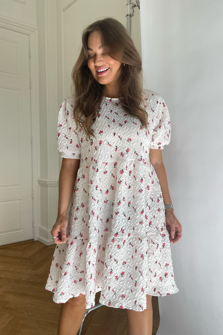 Vilma Dress - Cloudy Red | Kjoler | Smuk - Dameklær på nett