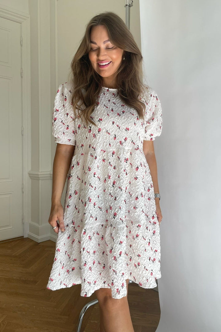 Vilma Dress - Cloudy Red | Kjoler | Smuk - Dameklær på nett