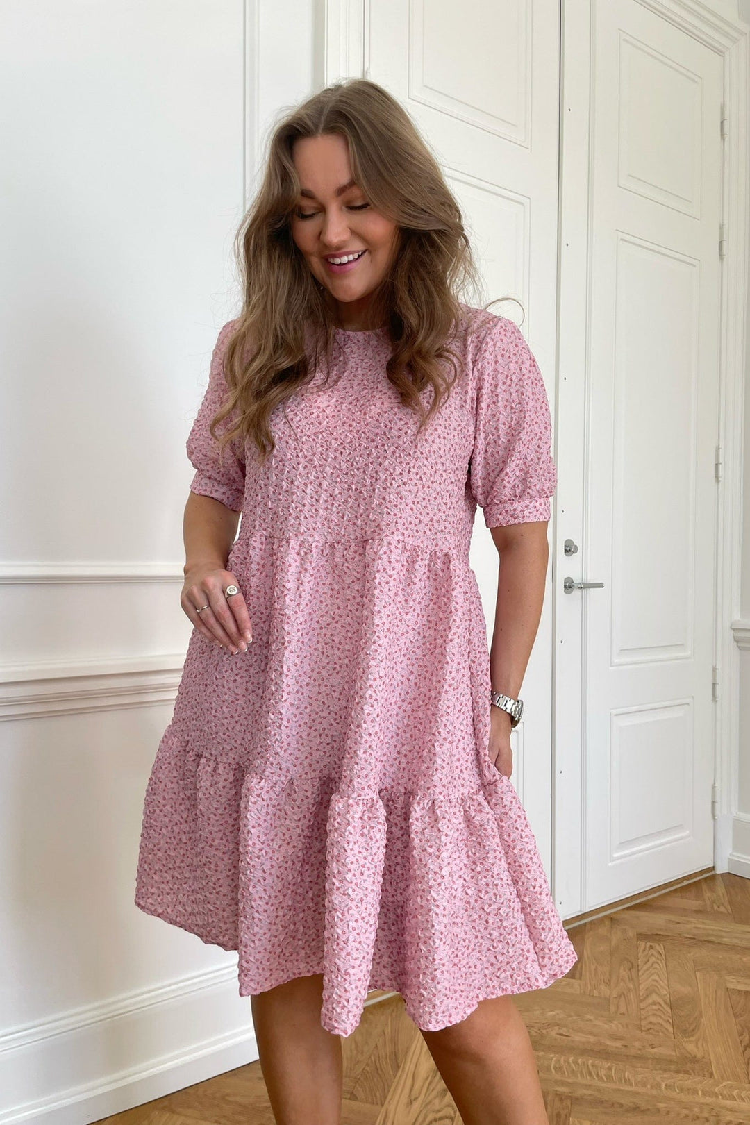 Vilma Dress - Rhubarb Flower | Kjoler | Smuk - Dameklær på nett