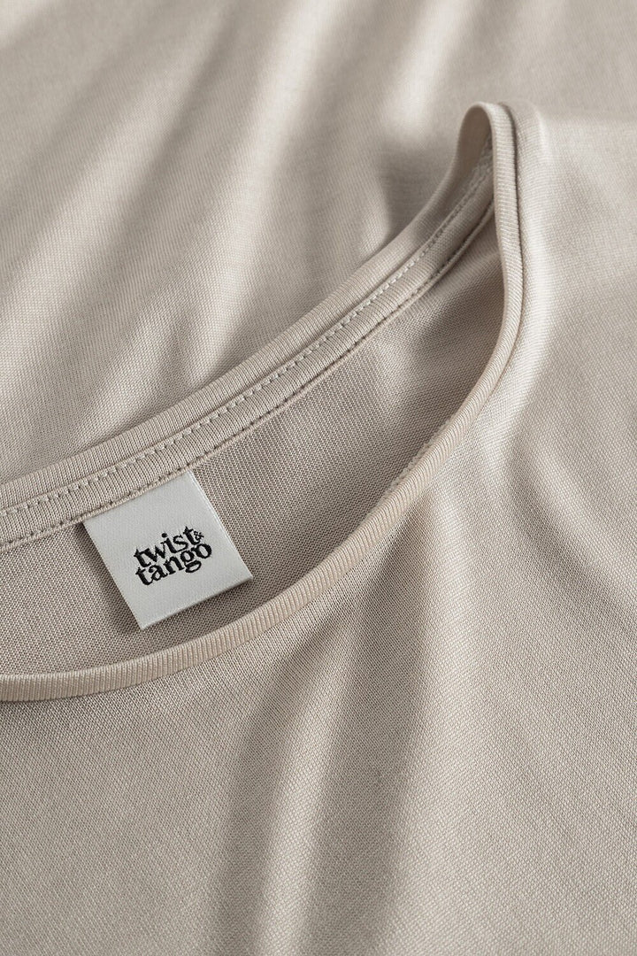Wiley Tee Lt Taupe | Topper | Smuk - Dameklær på nett