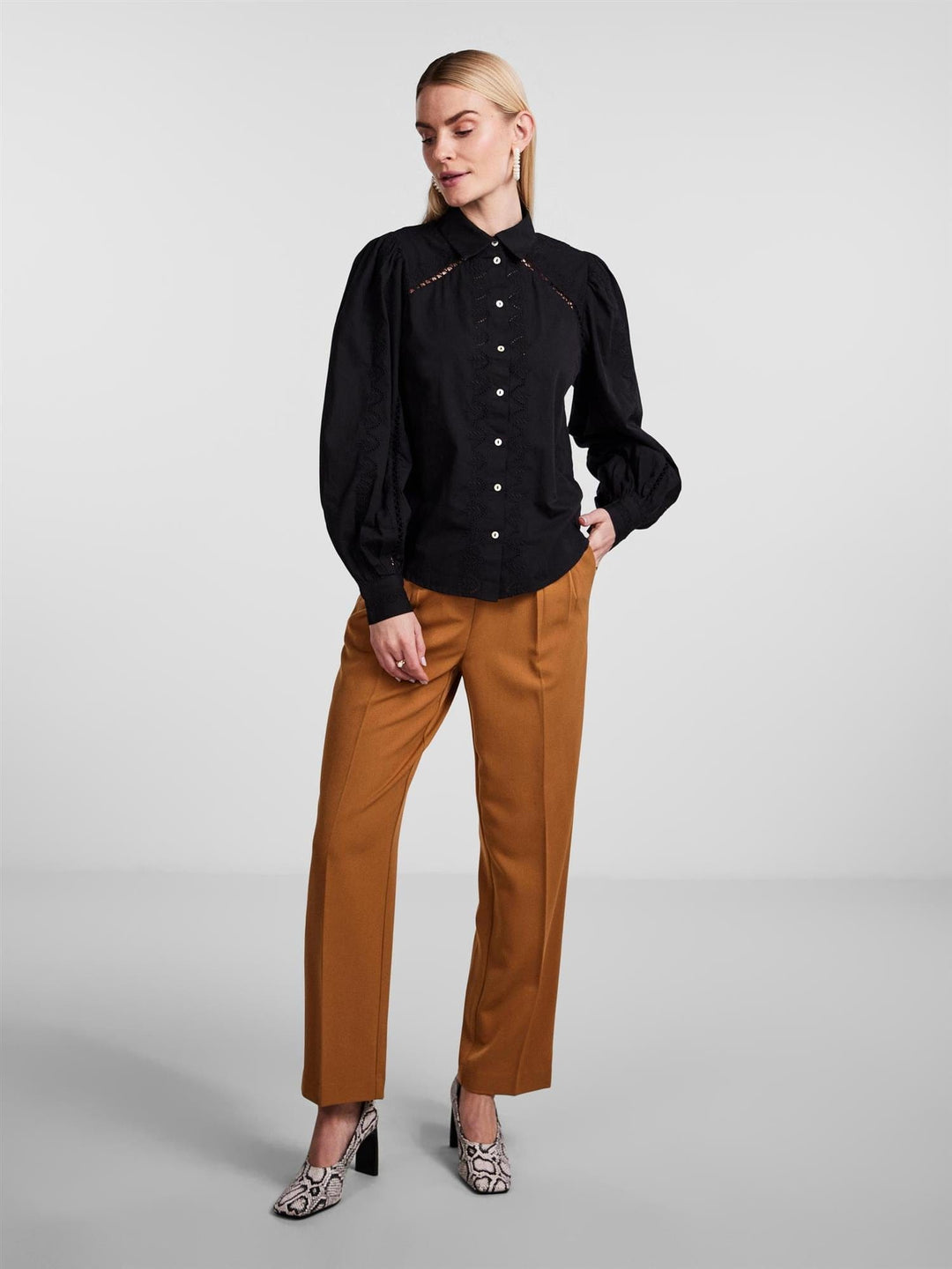 Yaskenora Ls Shirt Black | Skjorter og bluser | Smuk - Dameklær på nett